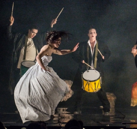 Барабаны в ночи | Театр им. Пушкина