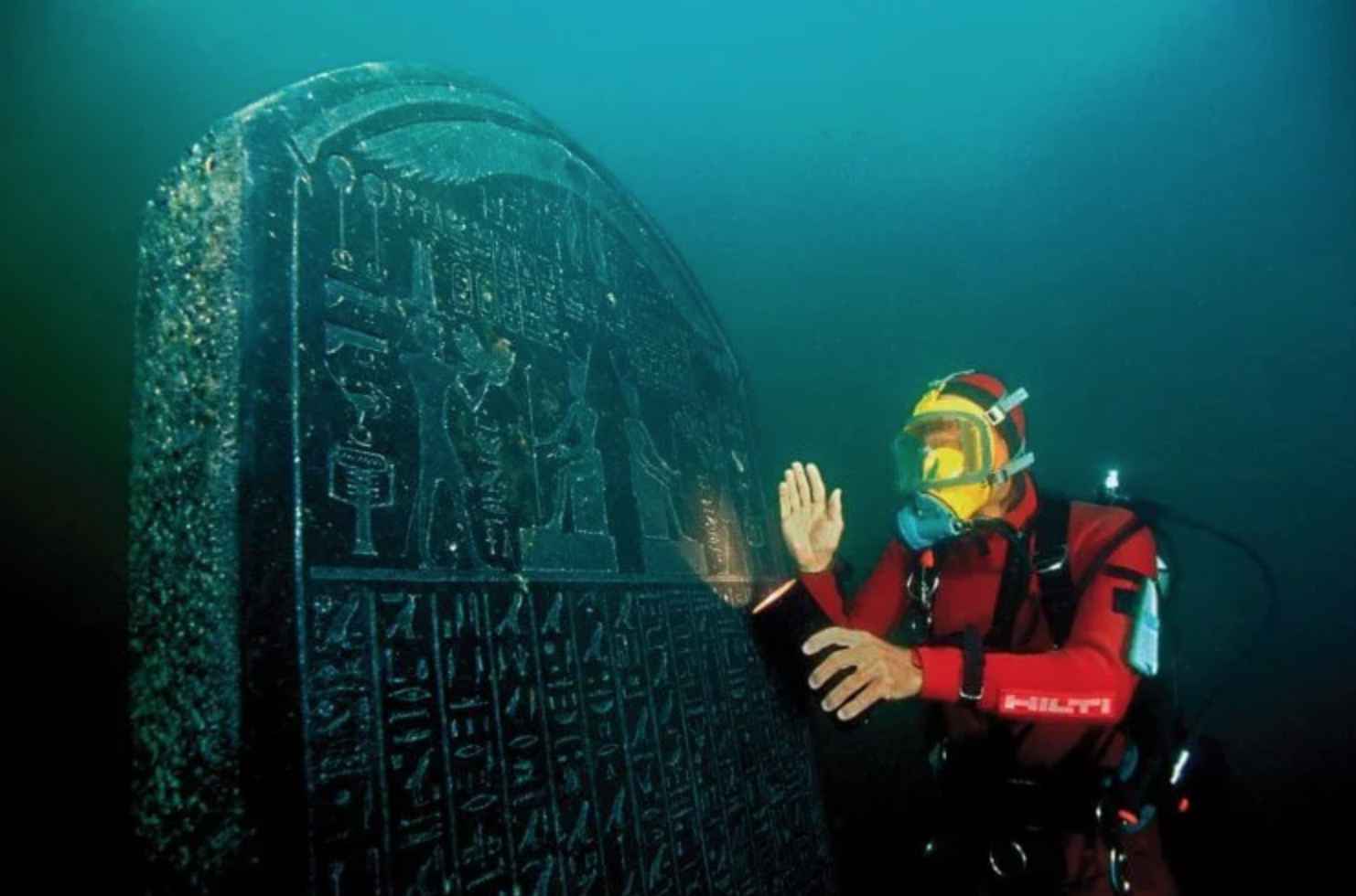 В Египте нашли затонувший храм и корабль с сокровищами