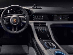 Porsche полностью рассекретила интерьер первого электрокара