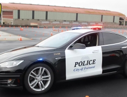Полицейская Tesla разрядилась во время погони за преступником