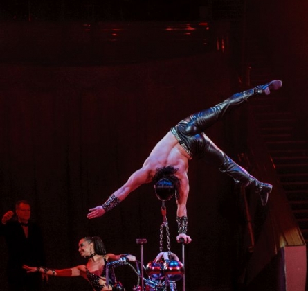 Цирк зажигает огни