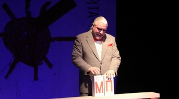 Дайте руку! Вот грудная клетка | Владоблдрамтеатр