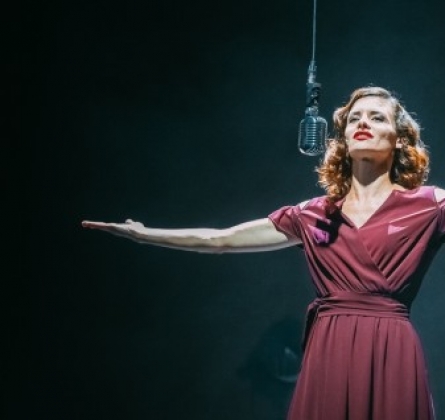 Загнанных лошадей пристреливают, не правда ли? | Свердловский театр драмы