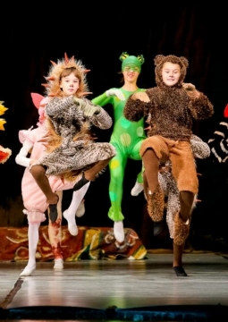 Три поросенка | Омский музыкальный театр