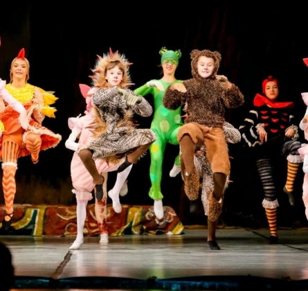 Три поросенка | Омский музыкальный театр