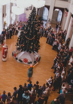 Волшебный праздник у ёлки | Кировский драмтеатр