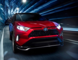 Toyota представила самый мощный и экономичный RAV4