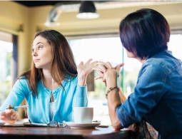 Токсичные родители: как строить общение (и стоит ли прекращать его совсем)