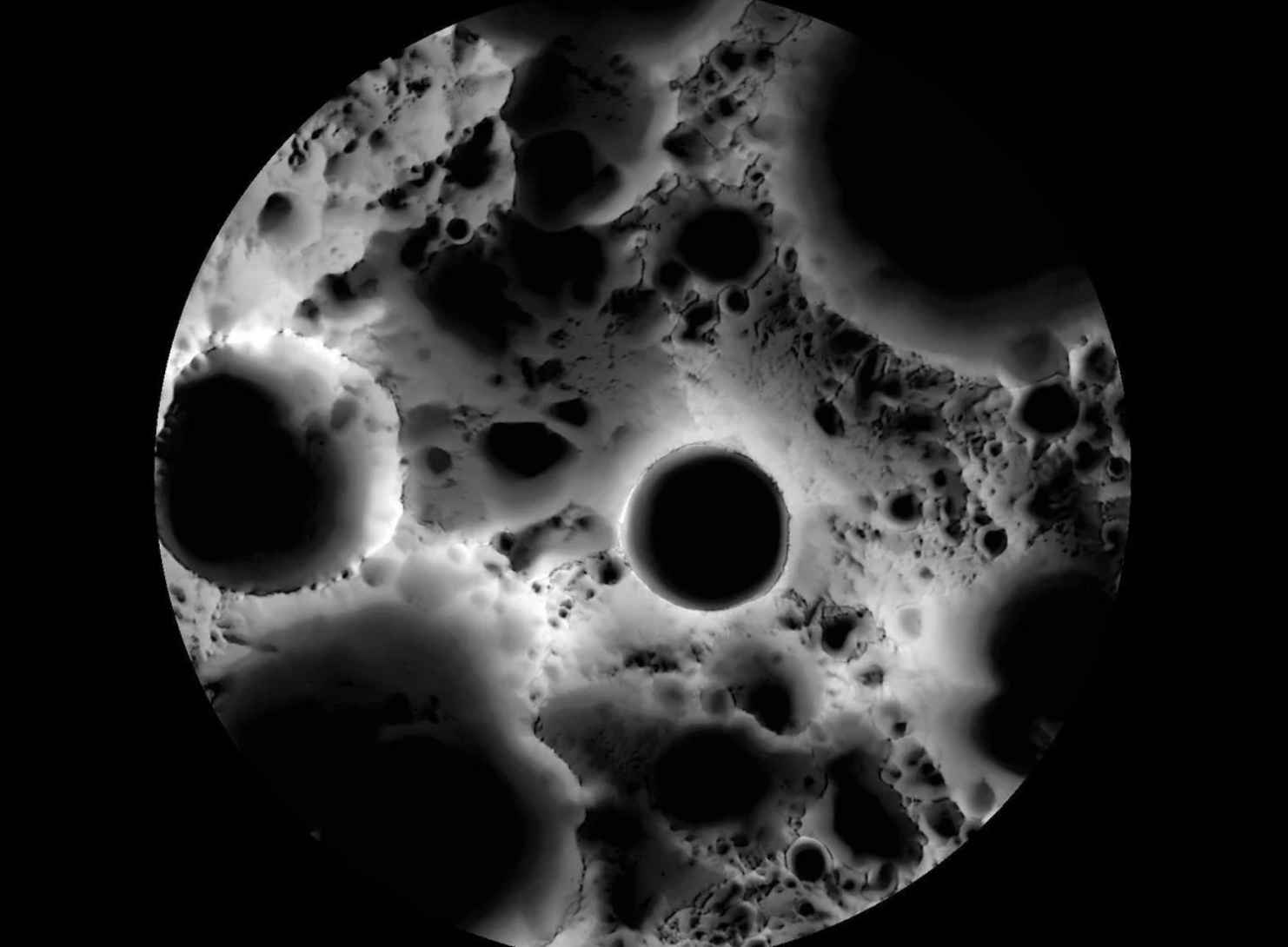Что такое «темная сторона Луны»? Она действительно темная?