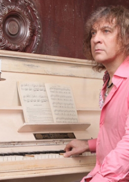 Александр Добрынин и шоу-балет 