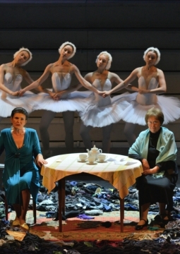 Время сэконд хэнд | Омский театр драмы