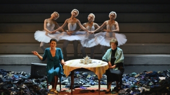 Время сэконд хэнд | Омский театр драмы