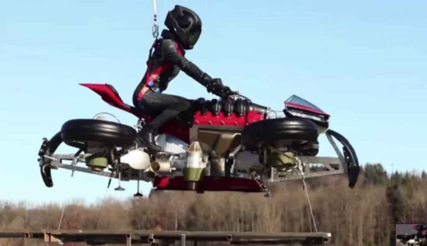 #видео | Проект летающего мотоцикла Lazareth реален — он поднялся на метровую высоту