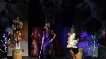 Как чуть не съели королеву Булочку | Театрон