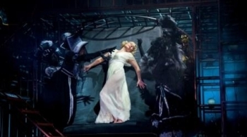 Дело Макропулоса | Молодежный театр