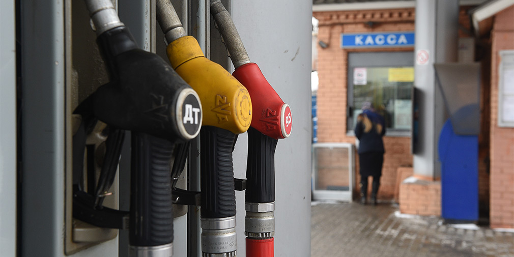 Правительство и нефтяники договорились о стабилизации цен на бензин