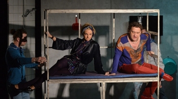 Охота на акул | Русский драматический театр