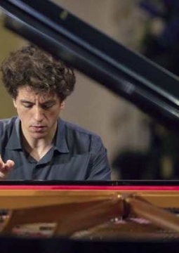 Константин Емельянов