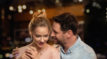 Двое на качелях