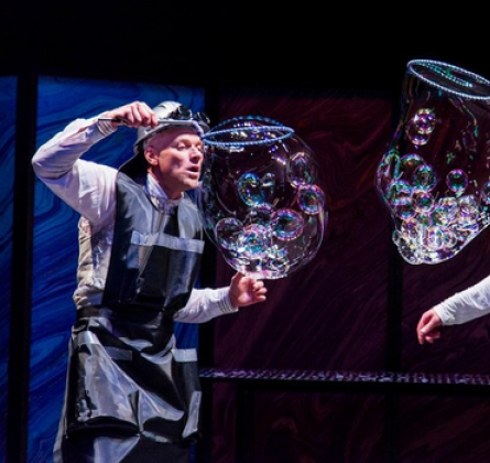 Испанское шоу мыльных пузырей CLINC