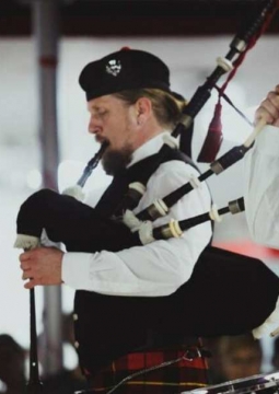 Рок-хиты на шотландских волынках