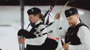 Рок-хиты на шотландских волынках