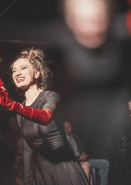 Три высокие женщины