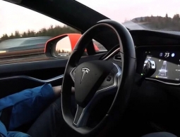Tesla удаленно отключила автопилот на Model S после перепродажи автомобиля