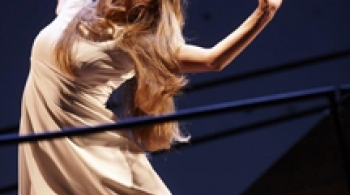 Скажите, люди, куда идет этот поезд