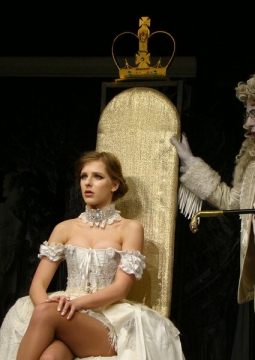 Стакан воды или Заговор по-английски