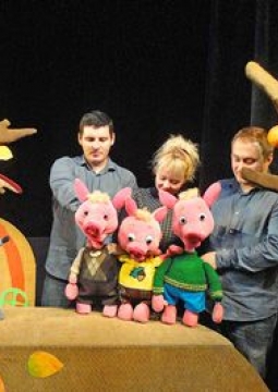 Приключения поющих поросят