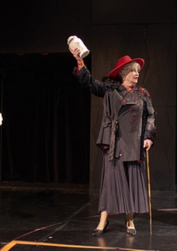 Путешествия с тетушкой | спектакль