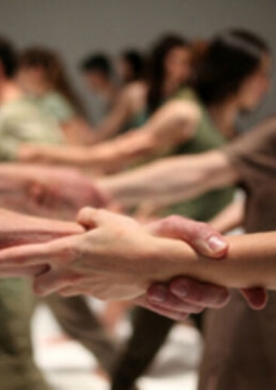 Удерживая время