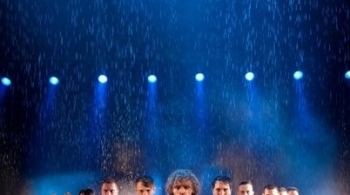 Шоу под дождем