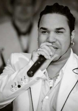 Los Amigos и Мишель Мартинес