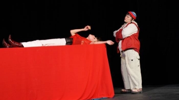 Разбивая стекло