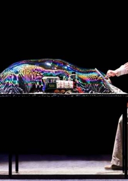 Испанское шоу мыльных пузырей CLINC