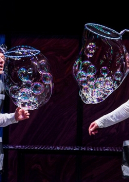 Испанское шоу мыльных пузырей CLINC