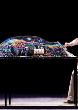 Испанское шоу мыльных пузырей CLINC