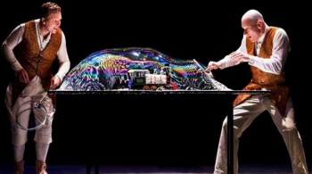 Испанское шоу мыльных пузырей CLINC