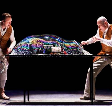 Испанское шоу мыльных пузырей CLINC