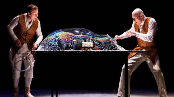 Испанское шоу мыльных пузырей CLINC