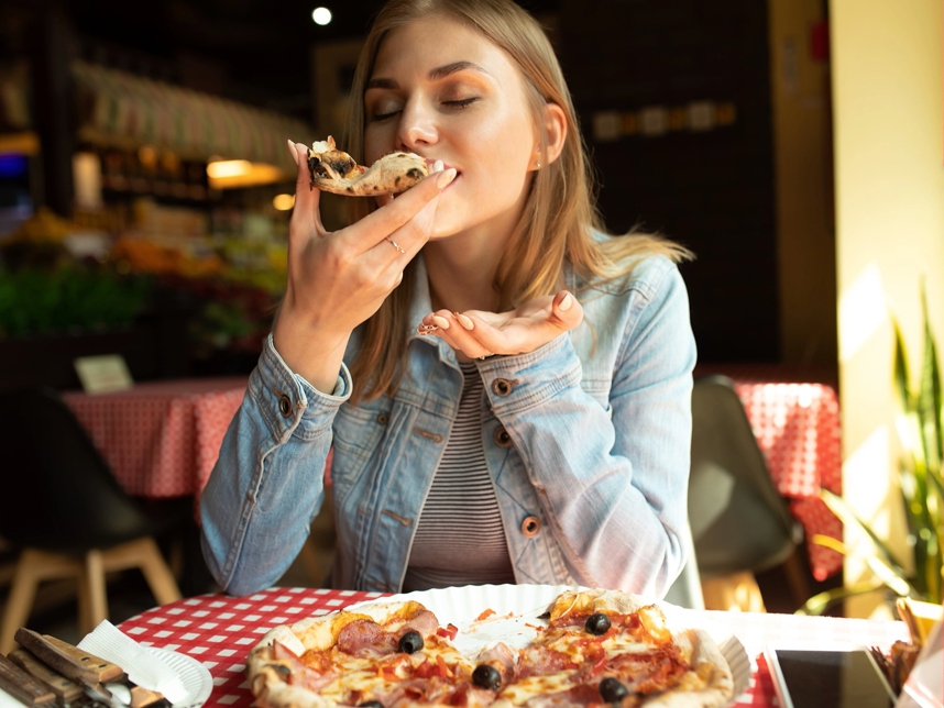 Как разогревать пиццу, чтобы она была как свежая (вы все делали неправильно)