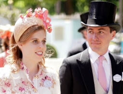 Лучшие образы на открытии скачек Royal Ascot 2022 (и очень много безумных шляп)
