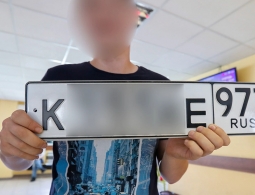 В Москве начали выдавать номера новой серии: вот как они выглядят