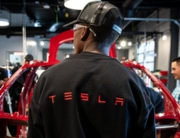 Почему сотрудники Tesla недовольны своей работой?