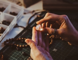 Носите не снимая: какие украшения принесут удачу вашему знаку Зодиака?