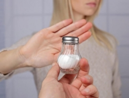 Почему людям стоит ограничить употребление поваренной соли?