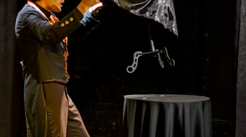 В тени иллюзий