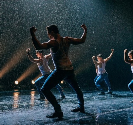 Шоу под дождем | Мужчина vs Женщина